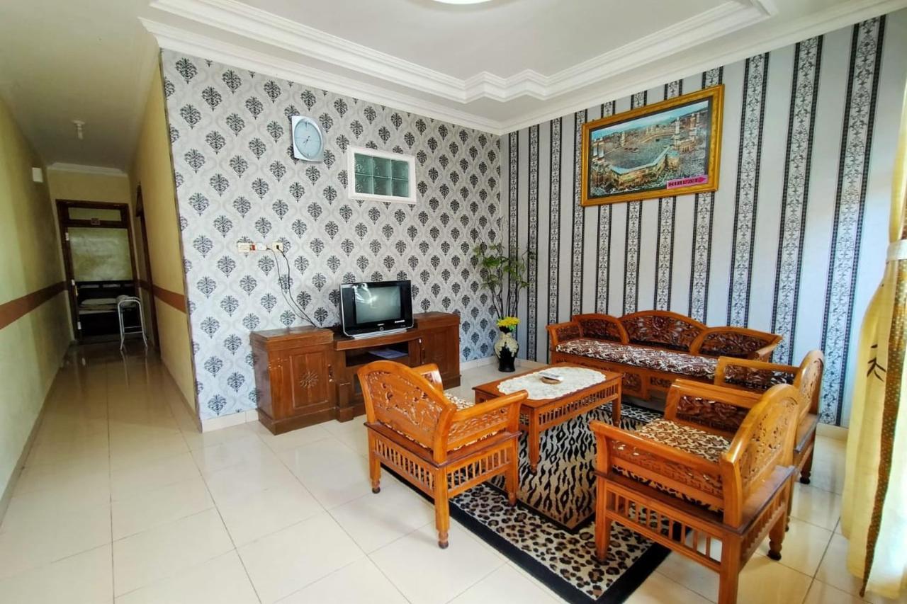 Villa Neza Sarangan Exterior photo